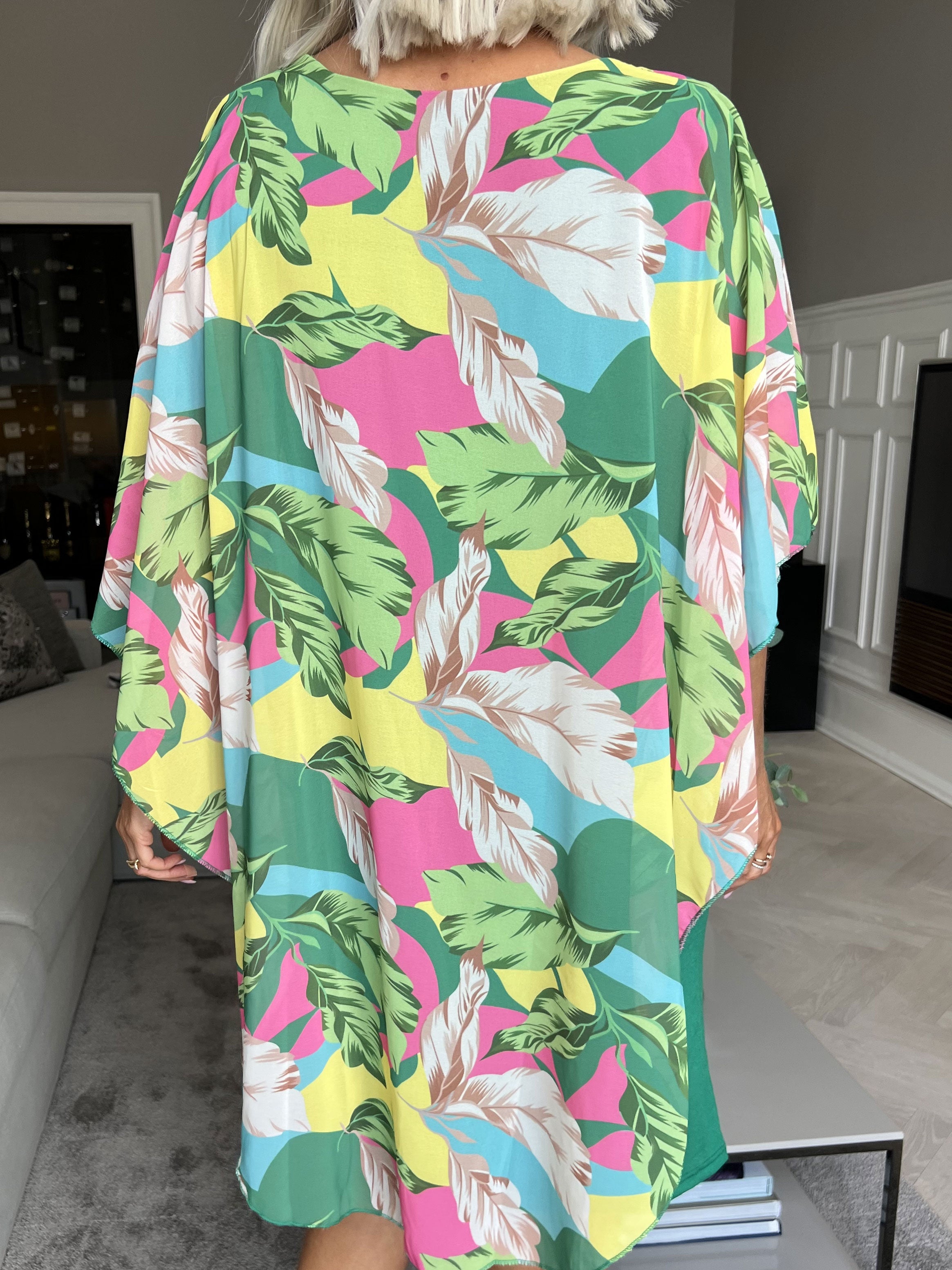 Kenya Feather - Tunikakjole med mønstret chiffonlag